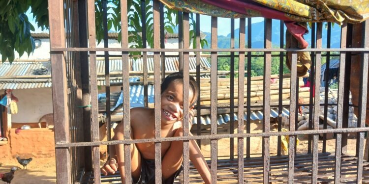 फलामे खोरमा जीवनका खुसी खोज्दै ११ वर्षे बालक