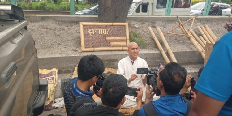 दिक्तेल रुपाकोट मझुवागढीका मेयर भट्टराईद्वारा काठमाडौंमा सत्याग्रह सुरु