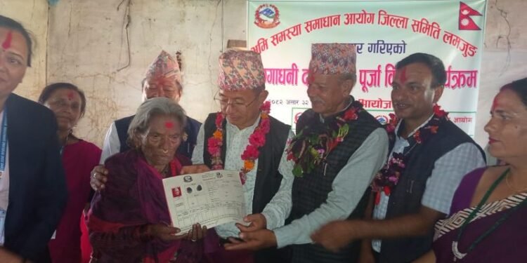 अठासी वर्षीया खुन्तुरीले पाउनुभयो ‘लालपुर्जा’