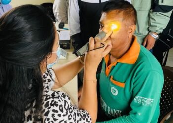 साझा यातायात आबद्ध कर्मचारीको निःशुल्क आँखा परीक्षणः १५ जनामा दृष्टिदोष समस्या