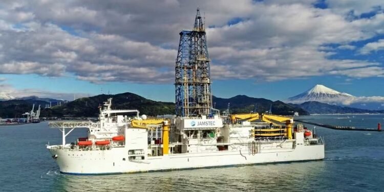 ‘विश्वकै पहिलो’ गहिरो समुद्रबाट खनिज निकाल्ने जापानको योजना