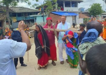 मधेशमा पानी नपरेपछि स्थानीयले सांसदलाई बनाए हली