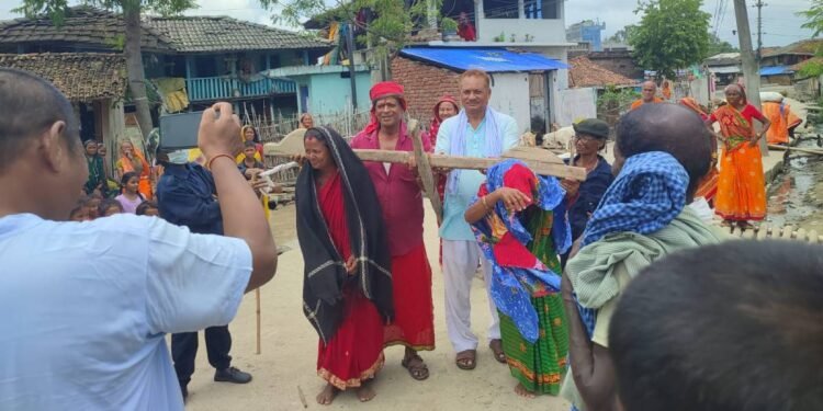 मधेशमा पानी नपरेपछि स्थानीयले सांसदलाई बनाए हली