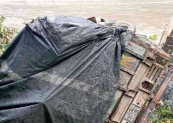 सिमतालबाट त्रिशूलीमा मिनी ट्रक खस्यो
