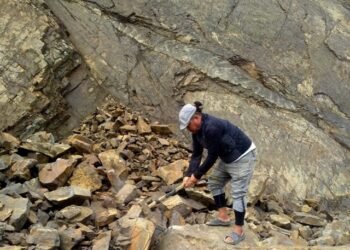 पहिरोले कागबेनी-कोरला सडक अवरुद्ध