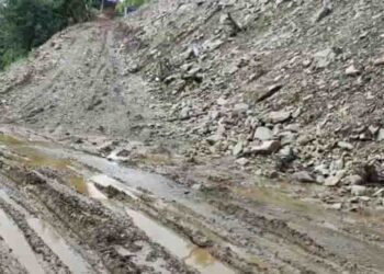 रामेछापका मूल सडकमा गाडी गुडाउनै कठिन