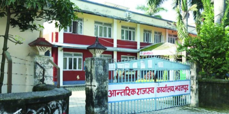 करबारे व्यवसायीलाई सिकाउँदै कर कार्यालय