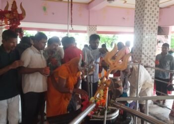 दुग्धेश्वरनाथ महादेव मन्दिरमा दर्शनाथीको भीड