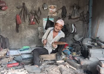 परम्परागत आरन पेशासँगै बाँचेका रामकुमार बराइली