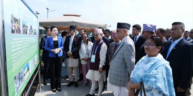 प्रधानमन्त्री ओलीबाट सिआओझानस्थित धान उत्पादन विशेष क्षेत्रको अवलोकन