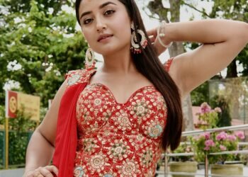 टिकटकदेखि चलचित्रसम्म: उषा उप्रेतीको नयाँ यात्रा ‘आ बाट आमा’