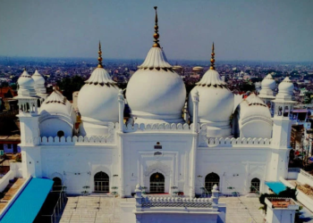 एशियामै प्रसिद्ध छ सुनले बनेको मस्जिद, एकै पटक ५ हजारले नमाज पढ्न मिल्ने