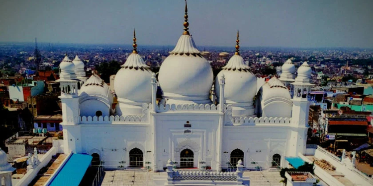 एशियामै प्रसिद्ध छ सुनले बनेको मस्जिद, एकै पटक ५ हजारले नमाज पढ्न मिल्ने