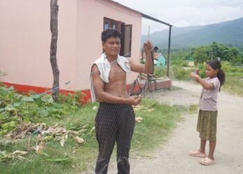 बोटे समुदायको परम्परागत पेसा सङ्कटमाः अनुमतिपत्र नवीकरणको पखाईमा