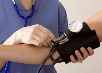 दुवै हातमा रक्तचाप फरक देखिनु सामान्य कि खतराको संकेत ?