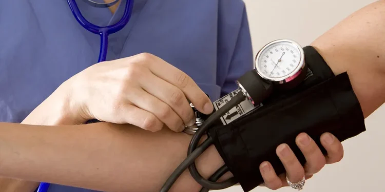 दुवै हातमा रक्तचाप फरक देखिनु सामान्य कि खतराको संकेत ?