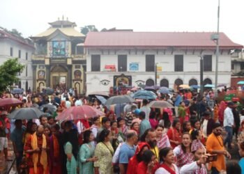 पशुपतिनाथ मन्दिर लगायत देशभरका शिवालयमा भक्तजन घुइँचो