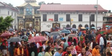 पशुपतिनाथ मन्दिर लगायत देशभरका शिवालयमा भक्तजन घुइँचो