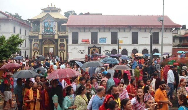 पशुपतिनाथ मन्दिर लगायत देशभरका शिवालयमा भक्तजन घुइँचो