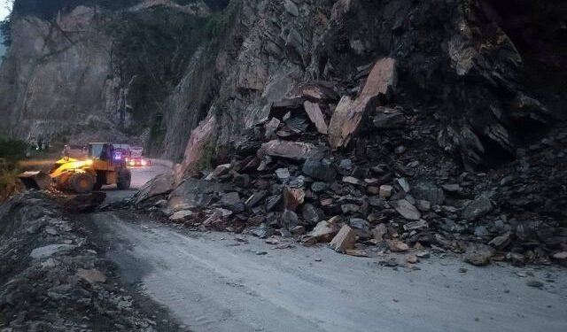 सुक्खा पहिराले नारायणगढ–मुग्लिन सडकखण्ड अवरुद्ध