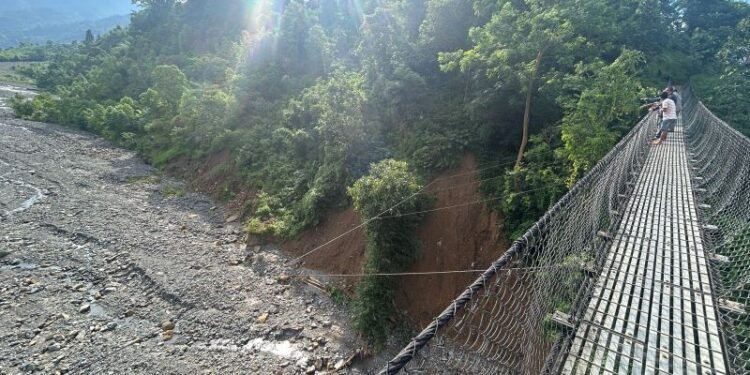 धरान–४ र १४ जोड्ने झोलुङ्गे पुल क्षतिग्रस्त