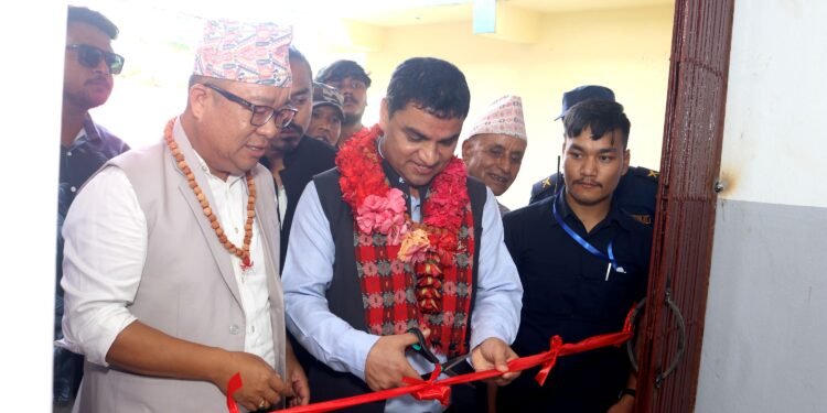 मिक्लाजुङ अस्पताललाई व्यवस्थित बनाउन सरकारले आवश्यक सहयोग गर्छः स्वास्थ्यमन्त्री पौडेल