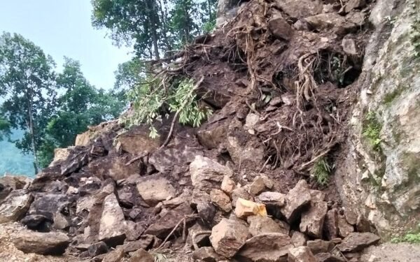 केचना–कञ्चनजङ्घा सडक अवरुद्ध