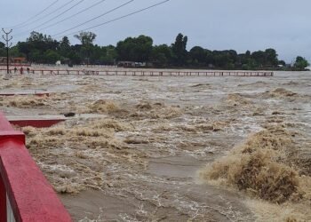 सप्तकोशीमा पानीको बहाव बढेपछि उदयपुरको बेलका उच्च जोखिममा