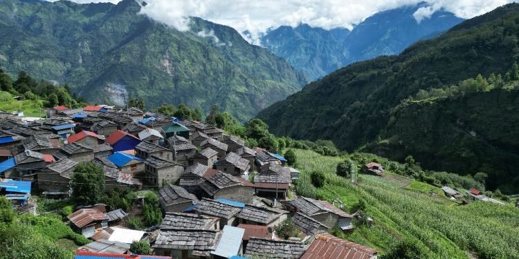 बसाइँसराइले रित्तिदै म्याग्दीका गाउँ