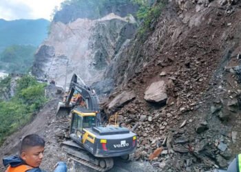 नारायणगढ-मुग्लिन सडक, सधैँ ढुङ्गा खस्ने त्रास