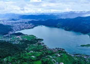 तस्बिरमा साराङकोटबाट देखिएको फेवाताल