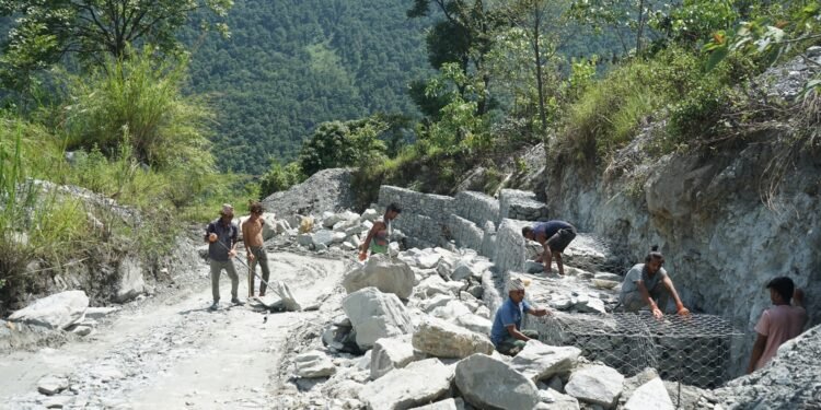 पाँच जलविद्युत् आयोजनाको संयुक्त सहयोगमा रघुगङ्गाका सडक स्तरोन्नति