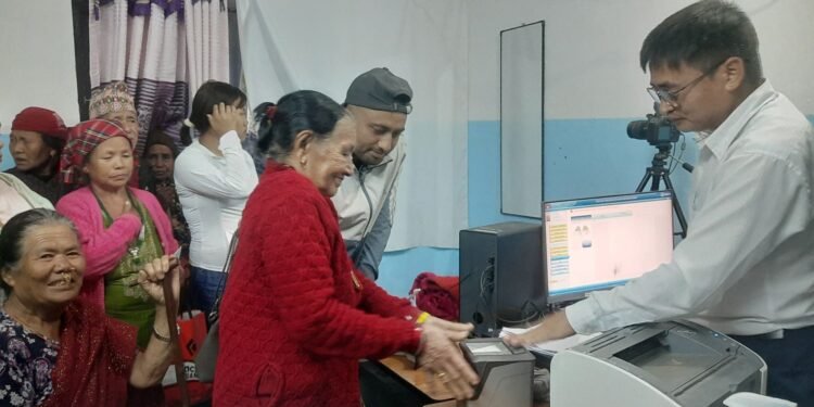 राष्ट्रिय परिचयपत्रको फारम भर्न भ्याइनभ्याइ