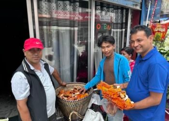 बेनी बजारमा रातो च्याउको माग बढी