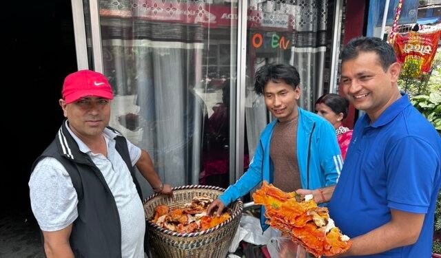 बेनी बजारमा रातो च्याउको माग बढी