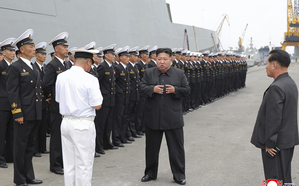 किम जोङ उनद्वारा नयाँ युद्धपोत निरीक्षण, दक्षिण कोरिया–अमेरिका अभ्यासको आलोचना