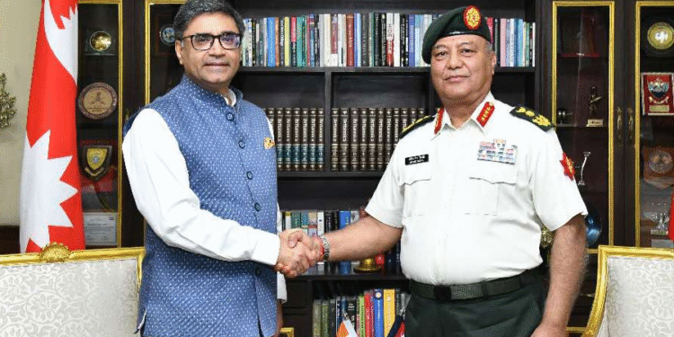 मिस्रीले सेना प्रमुखलाई जङ्गी अड्डामा भेटे