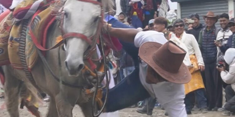 घोडा कुदाएर जमिनको खादा र पैसा टिप्ने यार्तुङ