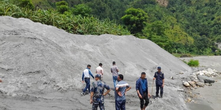 वर्षायाममा पनि कालीगण्डकीमा अवैध दोहन