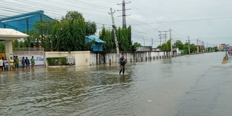 झापामा भारी वर्षा: अनारमनी, चन्द्रगढी र केचनामा २४ घण्टामा १२९ मिमी पानी, बाढी जोखिम बढ्यो