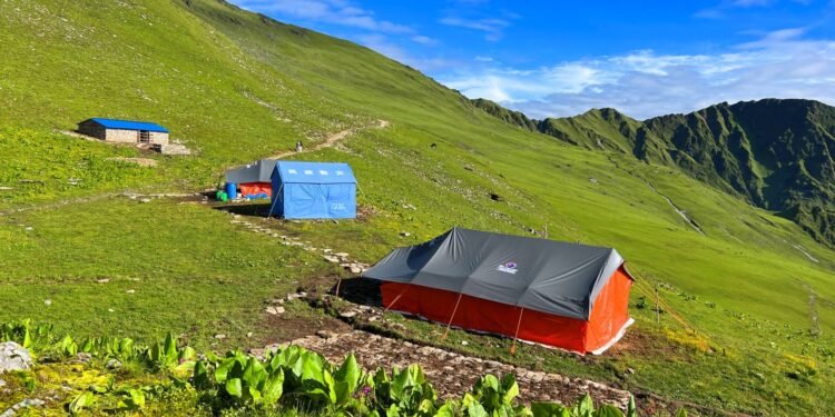 पर्यटक तानिरहेको बुकीपाटनमा ‘गोठबास’ले सहज