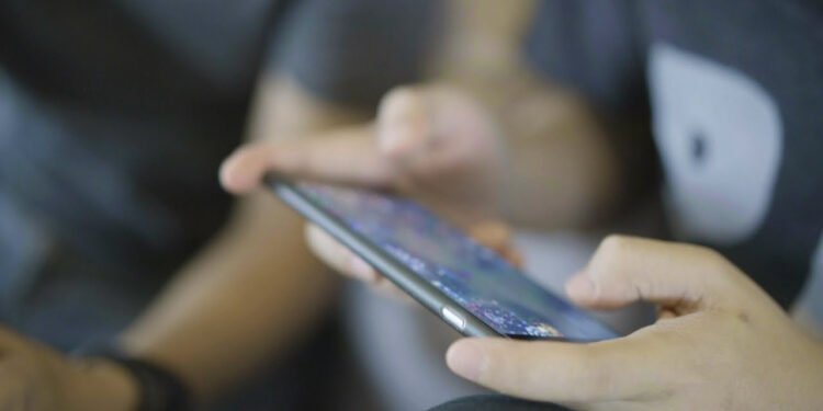 नेपालमा पनि बढ्दैछ ‘साईबर सेक्सटर्शन’, बदनाम हुने डरले राख्छन् गुपचुप