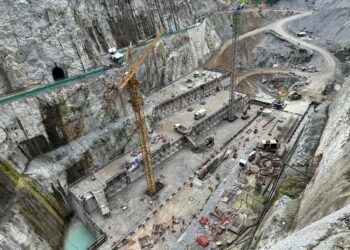 तनहुँ जलविद्युत् आयोजनाको मुख्य बाँधमा कङ्क्रिट निर्माण गरिँदै