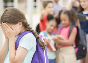 बालबालिकालाई साथीको गलत प्रभावबाट जोगाउने– व्यवहारमैत्री उपायहरू