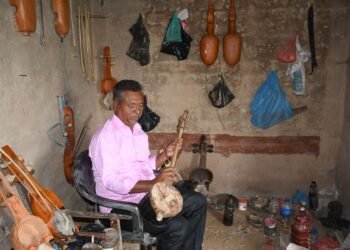 बिक्न छाडे सारङ्गी, सुनिन छाड्यो धुन