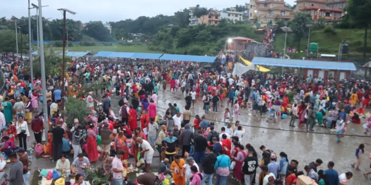 भाद्रकृष्ण औँसी : पितृप्रति श्रद्धा प्रकट गर्न बिहानैदेखि गोकर्णेश्वरमा हजारौँ भक्तजन