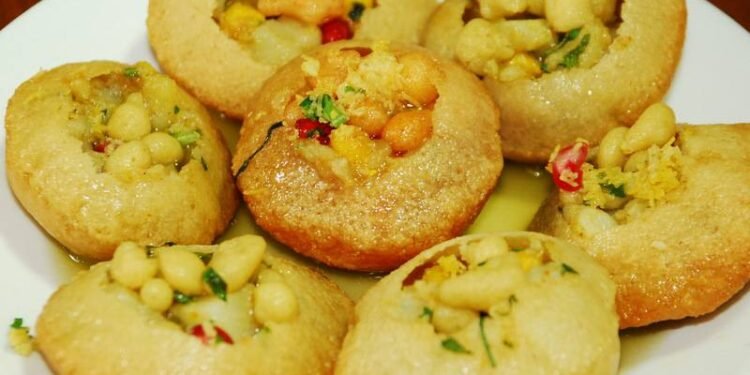 पानीपुरी र चटपटे बेच्नेको अनुगमन गर्दै महानगर