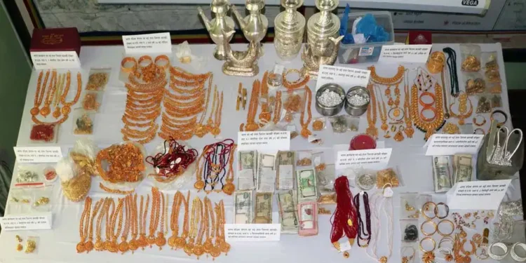 पोखरामा ठूलो परिमाणमा अवैध सुन र चाँदीसहित ११ जना पक्राउ