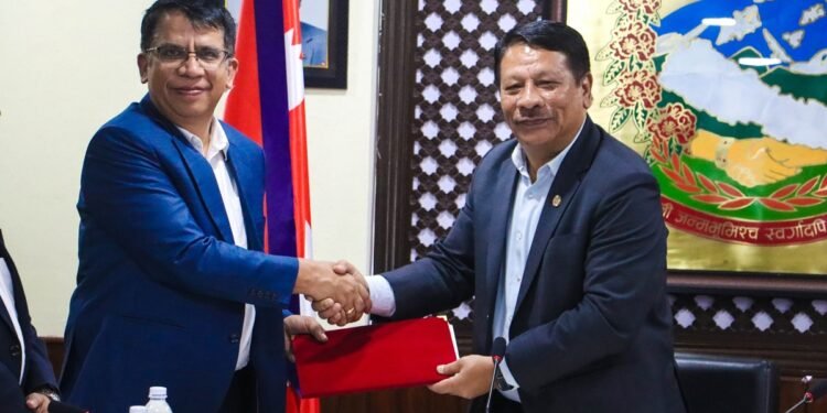 उपप्रधानमन्त्री सिंह र शहरी विकास सचिव सिग्देलबीच कार्यसम्पादन सम्झौता