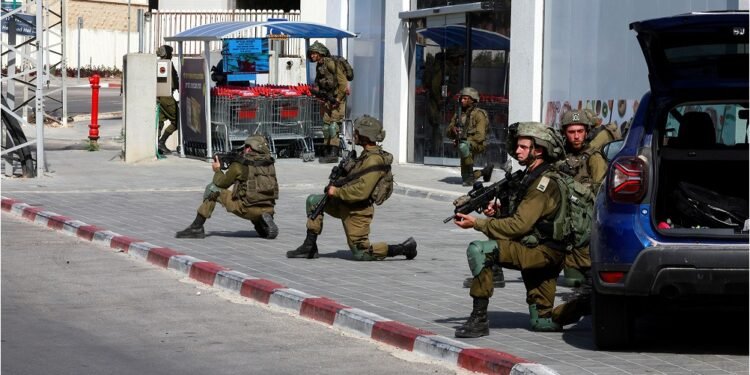 गाजा कब्जा गर्न अघि बढ्यो इजरायली सेना